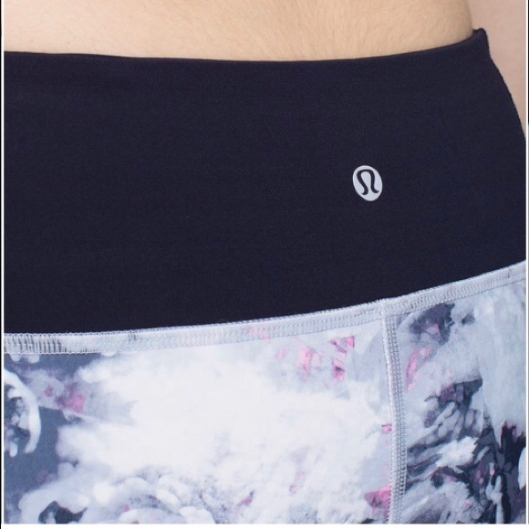 LuLu Lemon 3/4 Yoga Pants - Picture 5 of 6